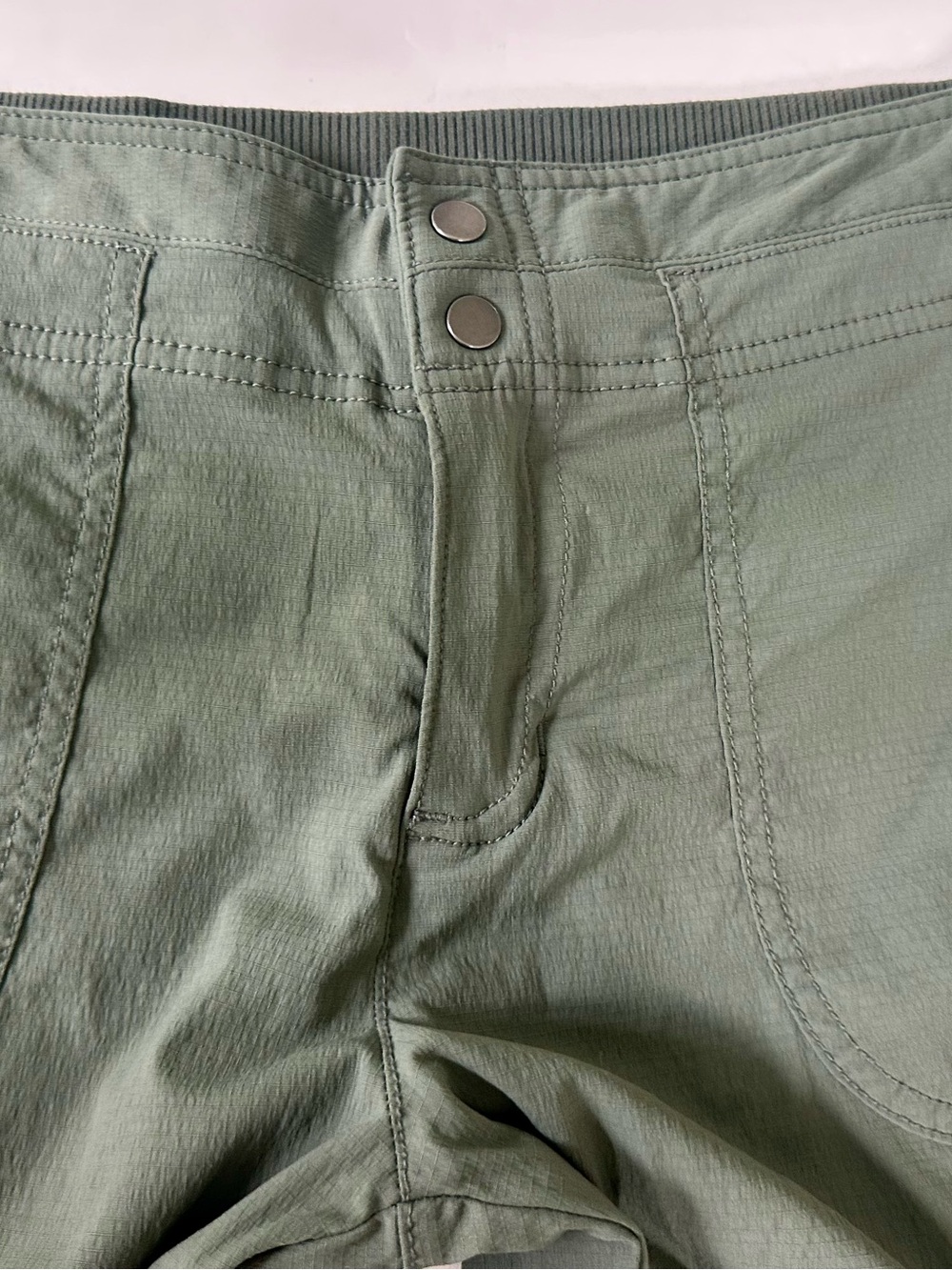 Athleta Trekkie North Straight Leg Outdoor Pant 6 Olive Green Hiking Ripstop EUC - Picture 3 of 11